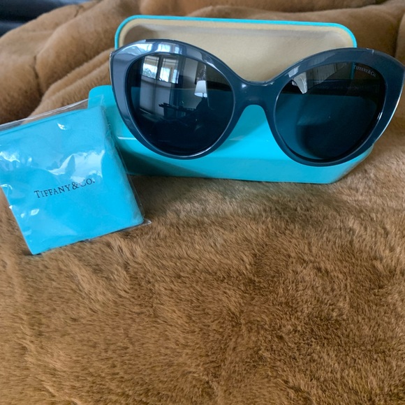 Sunglasses - Picture 2 of 10